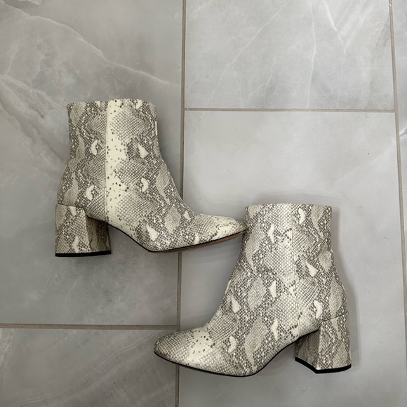 Urban Outfitters Shoes - Urban Outfitters Snakeskin Boots / Booties